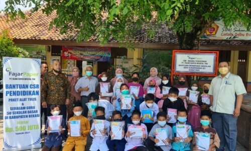 FajarPaper bagikan 17.000 Paket Alat Tulis Untuk 53 Sekolah Dasar FajarPaper bagikan 17.000 Paket Alat Tulis Untuk 53 Sekolah Dasar