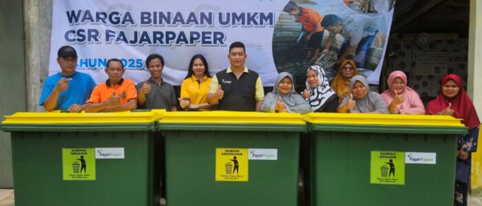 FajarPaper Dukung Ekonomi Berkelanjutan dan Kebersihan Lingkungan dengan Fasilitasi Bibit Lele dan Unit Tempat Sampah FajarPaper Dukung Ekonomi Berkelanjutan dan Kebersihan Lingkungan dengan Fasilitasi Bibit Lele dan Unit Tempat Sampah